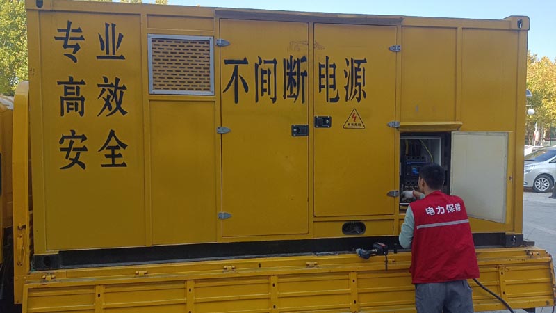 武安柴油发电机组和UPS电源配合使用时，如何避免切换过程中的电力中断？